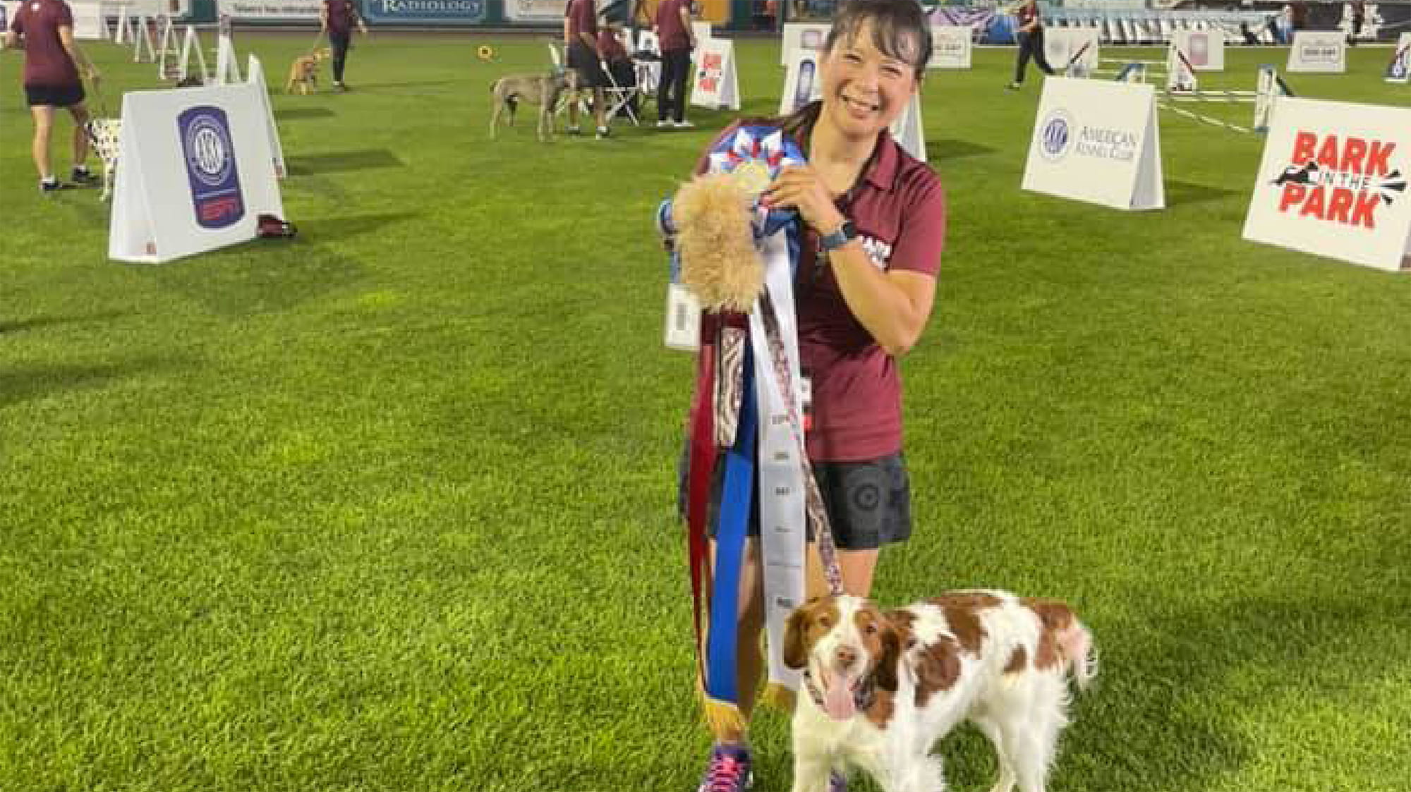 Dr. Lee with Joy and prize